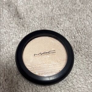 MAC Cosmetics Highlighter